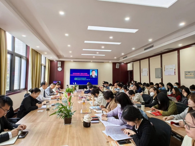 学习河南“十大战略”——郑州市政府办公厅副主任李广利为yl6809永利全体教师做专题报告