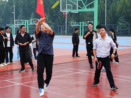 郑州财经学院庆祝中华人民共和国成     立75周年教职工羽毛球比赛圆满结束
