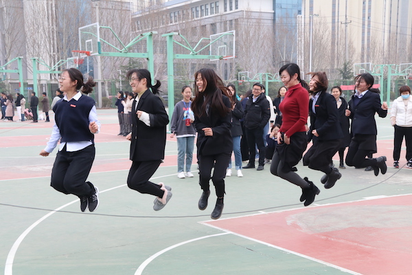 http://xww.zzife.edu.cn/picture/article/63/ab/c1/eeb746984c28b2871e6afa82d7f7/886ead5c-906a-44be-b7dd-40d7df68bb53.jpg