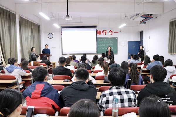 说明:http://www.zzife.edu.cn/picture/article/63/f2/ea/07eb2660439fa1d94e0a88dbec57/28577803-14ae-433f-9aa8-3e38104eeafb.jpg