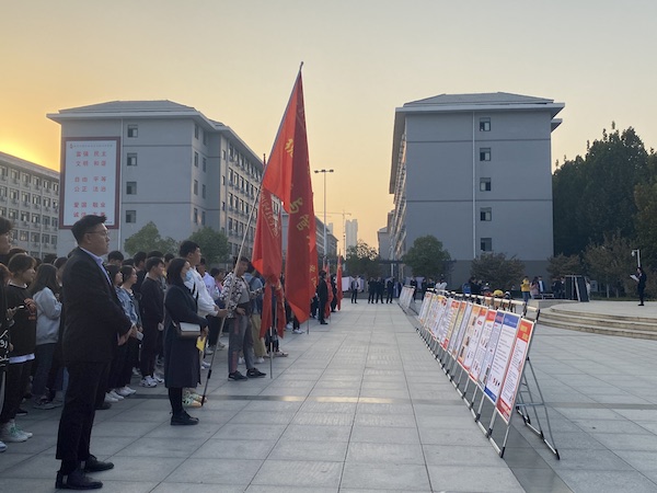 说明:http://www.zzife.edu.cn/picture/article/63/e2/f7/023abe9c41bd80b151689fe8cc08/e1b4c89b-4bea-4700-947d-61944fa8f1aa.jpg