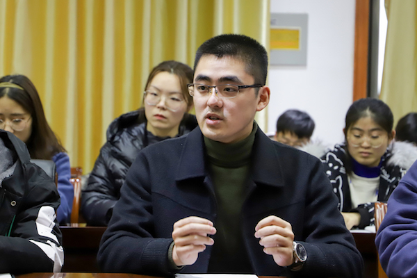 说明:http://www.zzife.edu.cn/picture/article/63/8b/c7/dcd2e6f441bbb37fc2968c904d86/e8e96930-5767-4a20-af45-1780354658f4.jpg