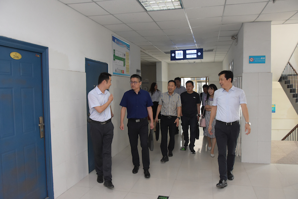 http://www.zzife.edu.cn/picture/article/63/da/93/9369fe644013a1355e3b21fe2e29/4617bc4b-9890-4009-926e-25cb78bdee0c.jpg