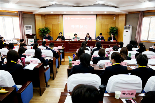 说明:http://xww.zzife.edu.cn/picture/article/63/41/fa/da6d9c8e480eb21cca56f76366e7/58fb3310-1953-4d28-964d-2bb4c49c872c.jpg