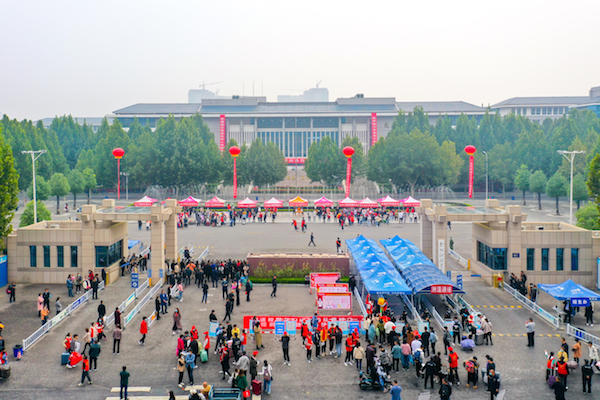 说明:http://www.zzife.edu.cn/picture/article/63/4b/cf/b2e1b88e486fba7096e921e86fea/e748a493-ca98-4d8e-85e3-fc0d7b4e9dd3.jpg
