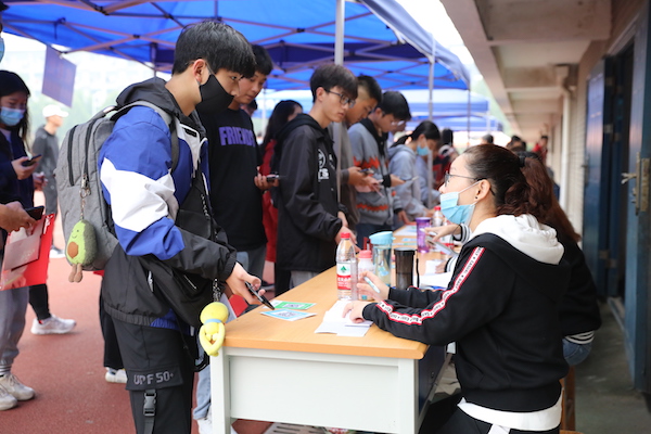 说明:http://www.zzife.edu.cn/picture/article/63/4b/cf/b2e1b88e486fba7096e921e86fea/eabac694-daa0-4293-a587-6f39195e2f30.jpg