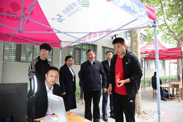 说明:http://www.zzife.edu.cn/picture/article/63/4b/cf/b2e1b88e486fba7096e921e86fea/b3601903-7ccb-4d45-9690-f6dc0225e3bb.jpg