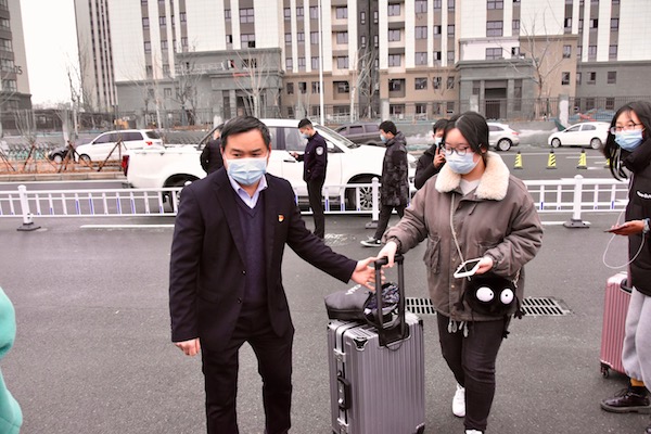 http://xww.zzife.edu.cn/picture/article/63/8f/7a/72c7254448e6b2a7d1faf695376a/f93e21d8-47d1-43fc-b3d4-57c1d242c2cd.jpg