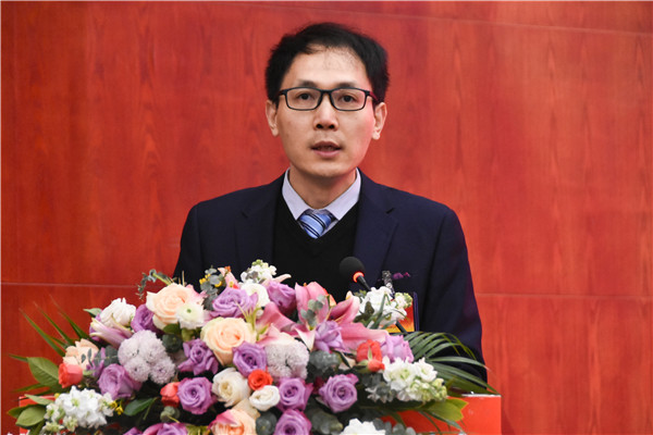 说明:http://xww.zzife.edu.cn/picture/article/63/9b/b8/867aa483475590d36bc161b5f78b/badee47b-ecf5-4e07-b236-c60727b25184.jpg