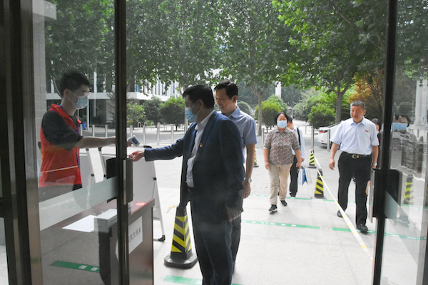 说明:http://www.zzife.edu.cn/picture/article/63/0b/57/11b4562a4456a50038ab1cc6d41c/9a18f307-e003-48e9-9982-e876ac9a4bdc.jpg
