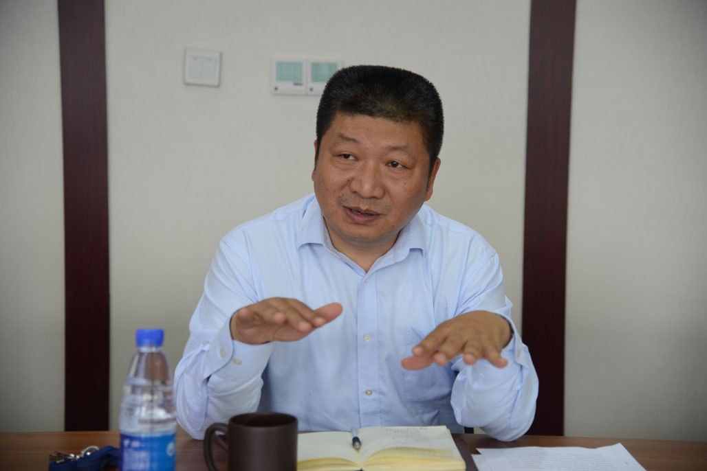 常务副校长李庆阳在座谈会上发言